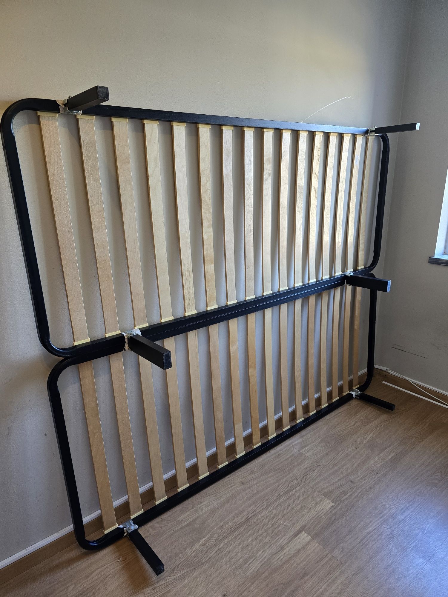 Estrado duplo Ikea com pés