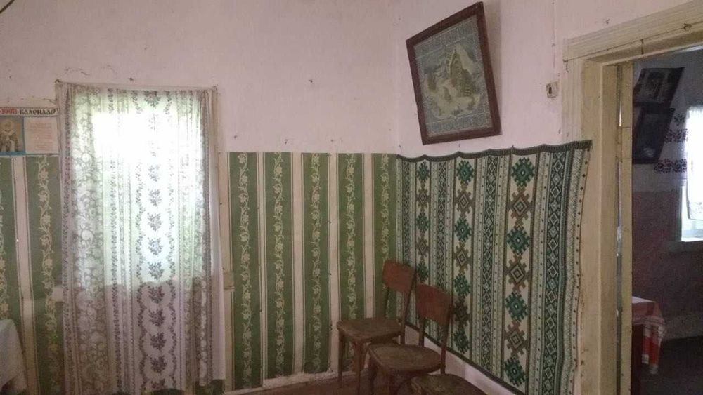 Продаю Будинок з земельною ділянкою в центрі села