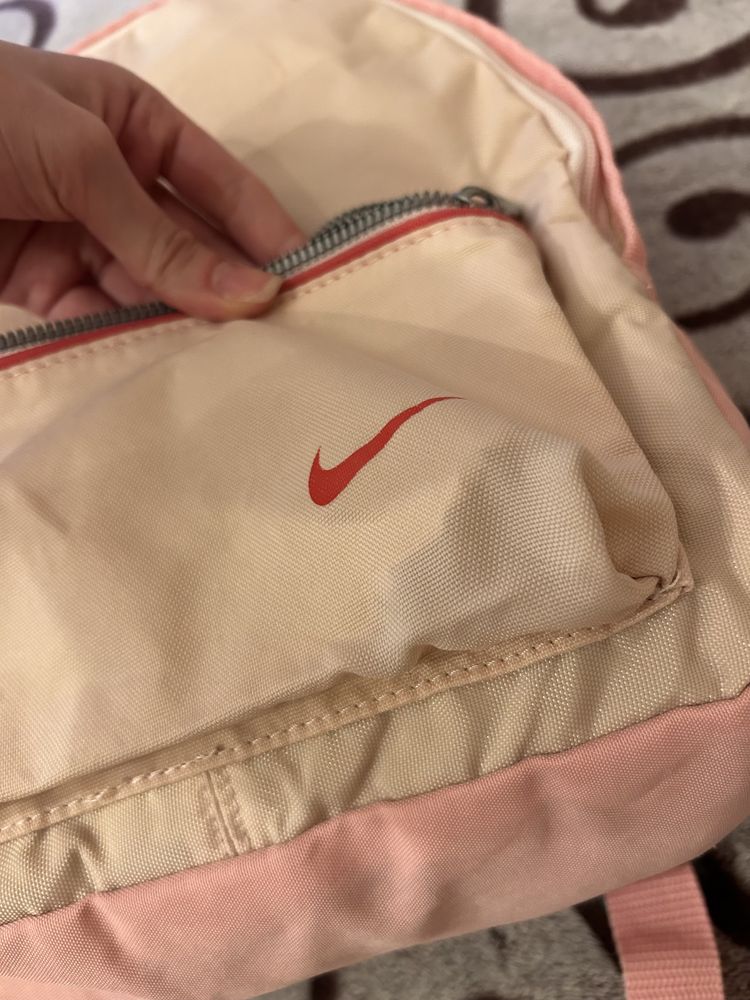 Różowy plecak dziecięcy Nike