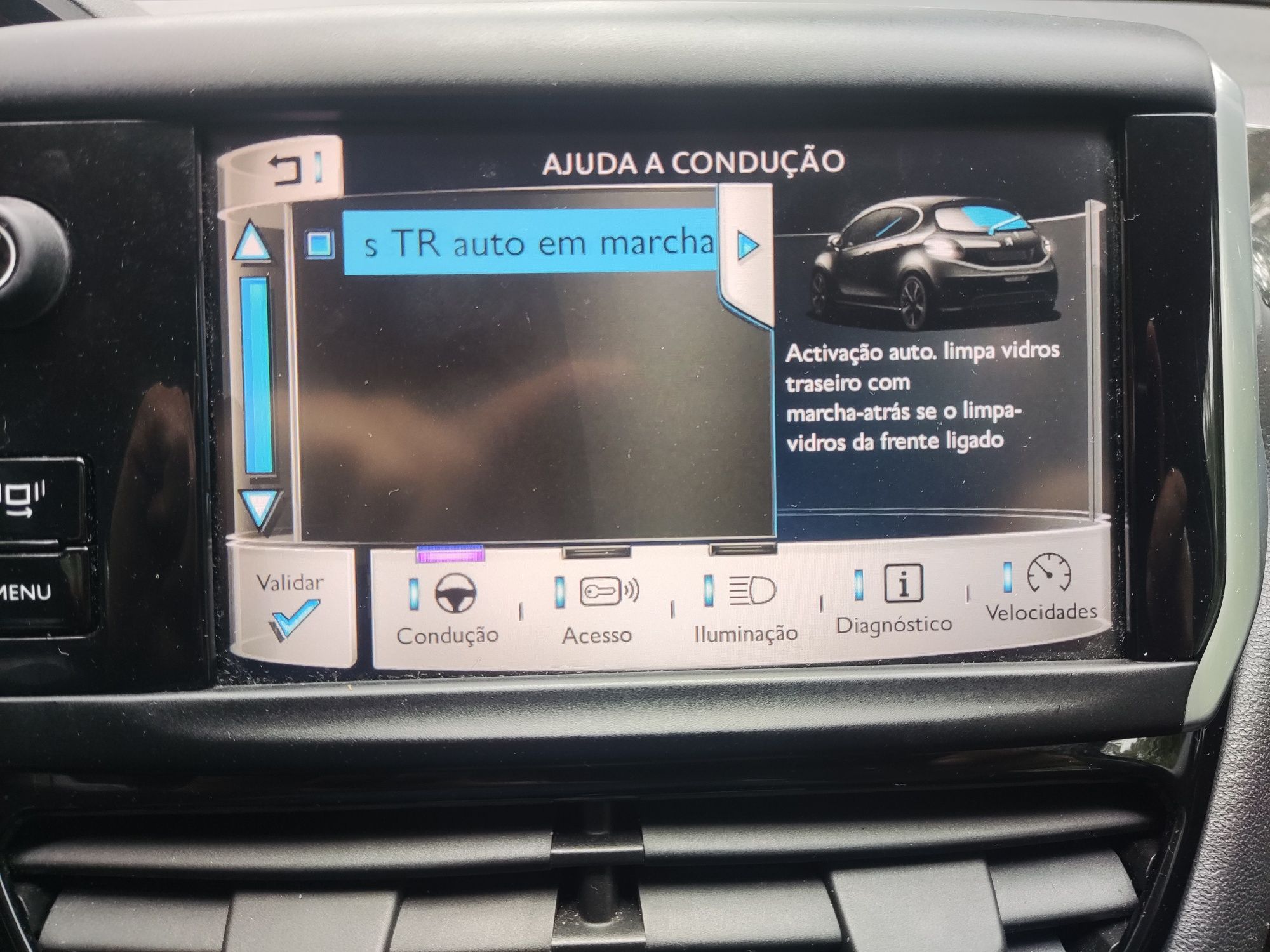## Peugeot 208 1.2 ##