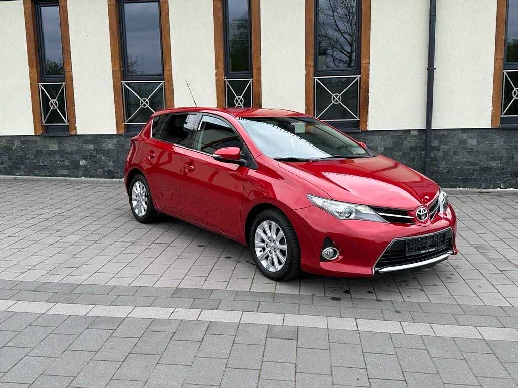 Toyota Auris 1.6 Benzyna , 123 tyś przebiegu książki serwisowe .