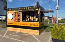 Przyczepa gastronomiczna lodziarnia bubble tea gofry gotowa do pracy