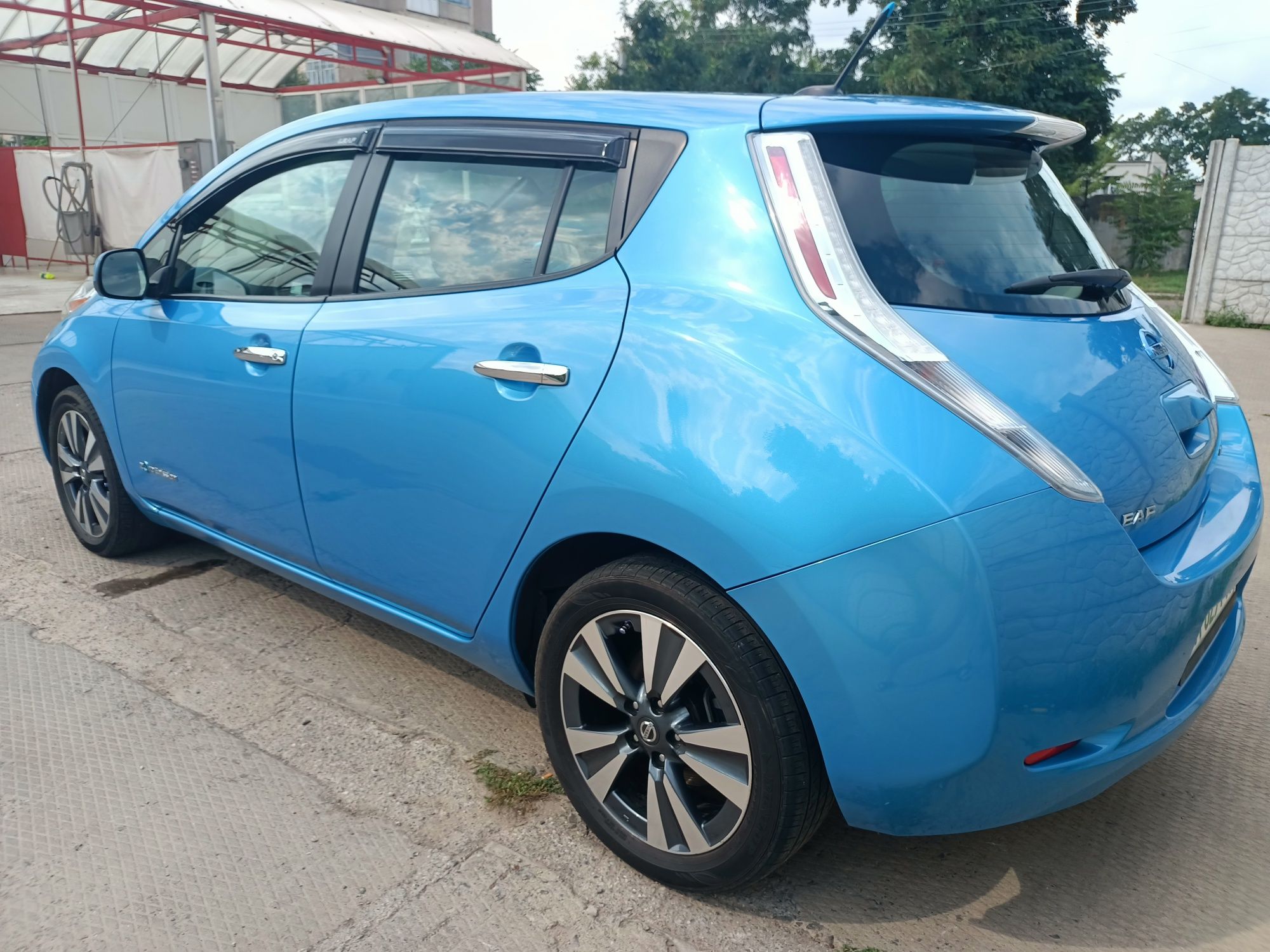 Nissan Leaf 2013 SL(максимальна)