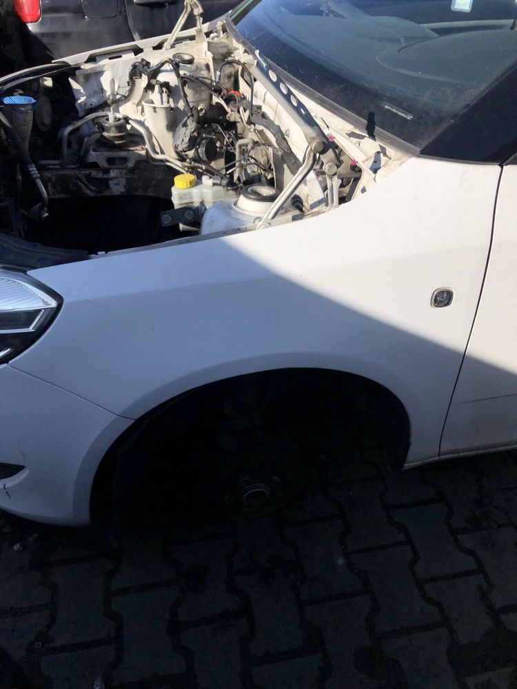 Skoda Fabia 2 II Błotnik lewy przód przedni biały LF9E