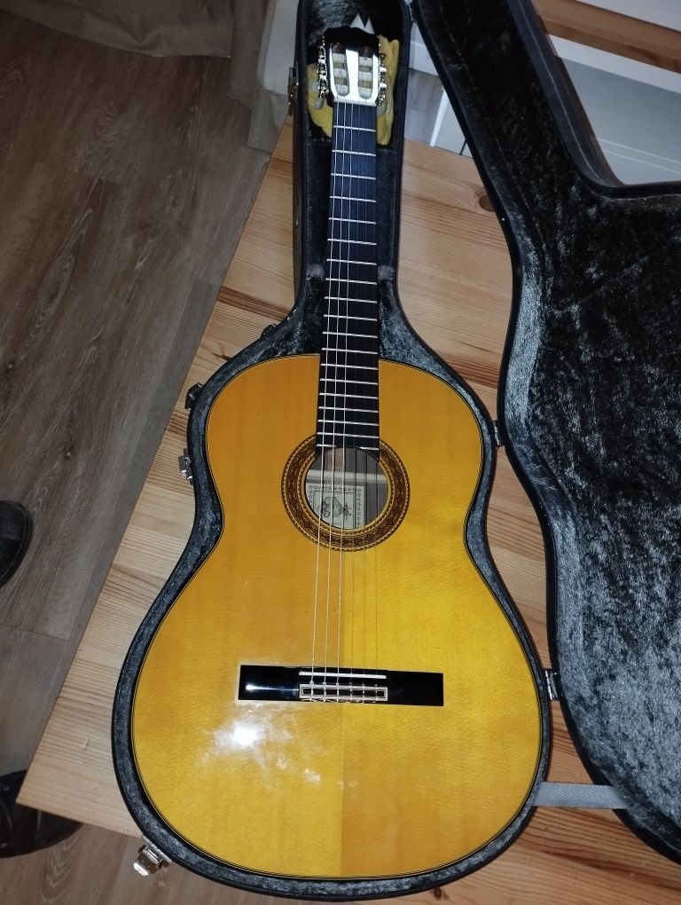 Guitarra clássica Takamine C-128