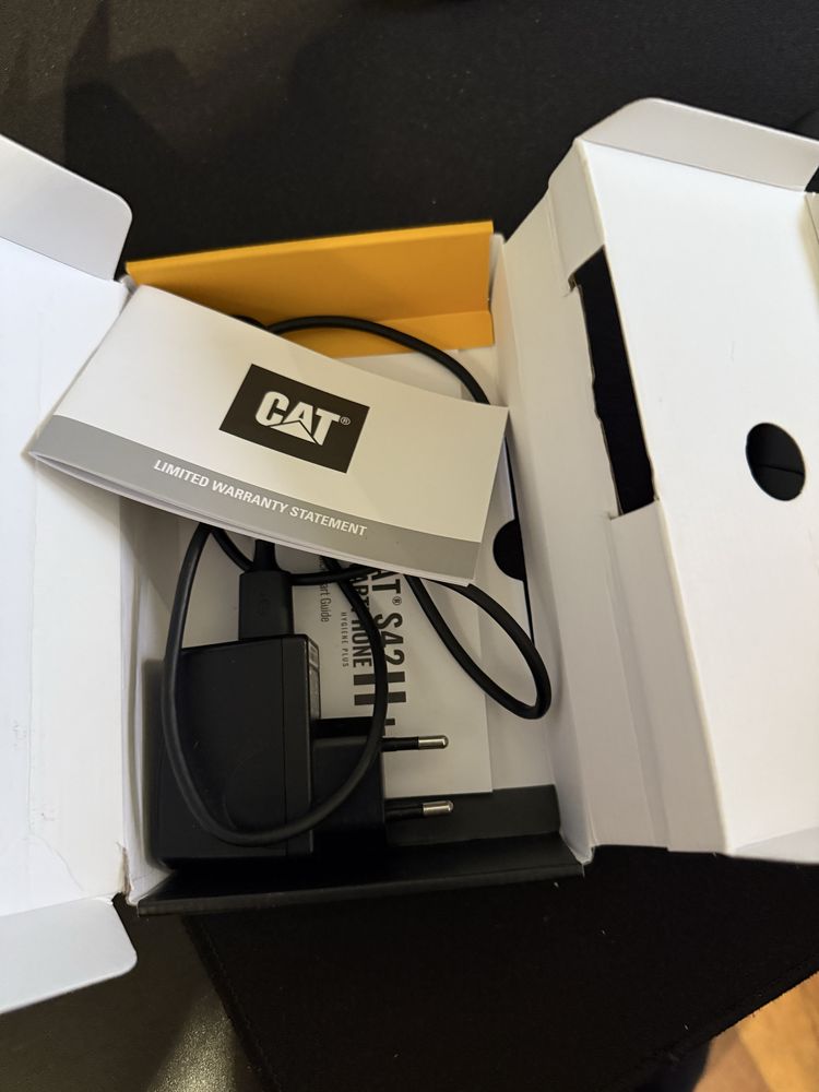 CAT S42 H+ novo