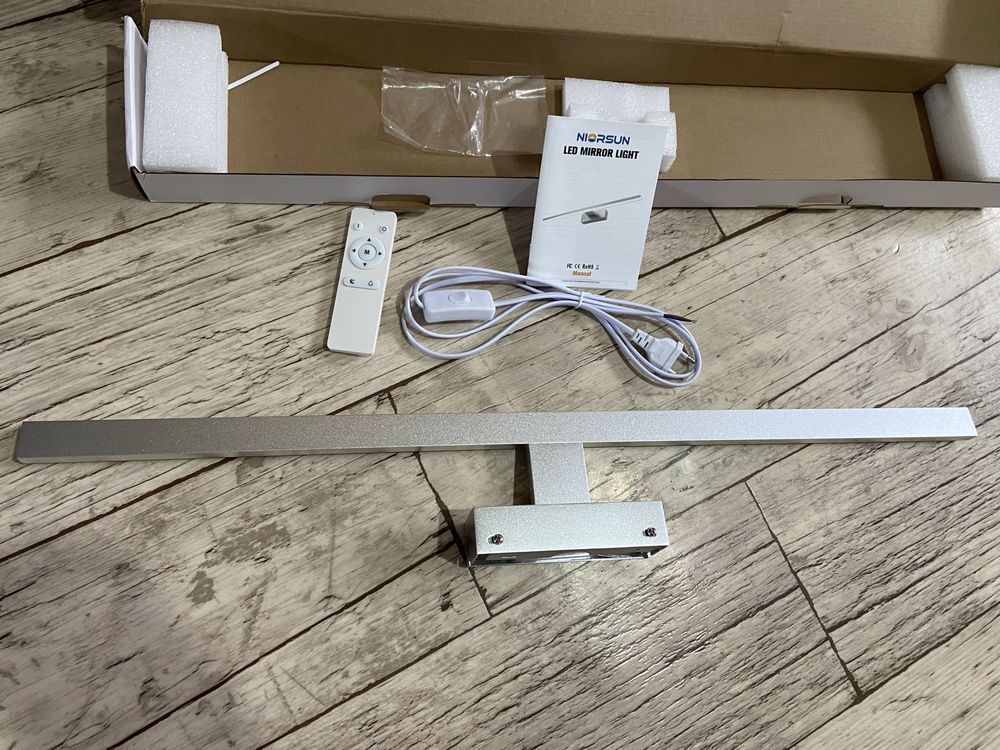 Lampa nad lustro z przełącznikem i pilotem 18 W 80 cm dlugości