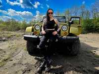 Jeep Wrangler Złoty szuka miłości, jeep wrangler offroad terenówka sahara 4x4