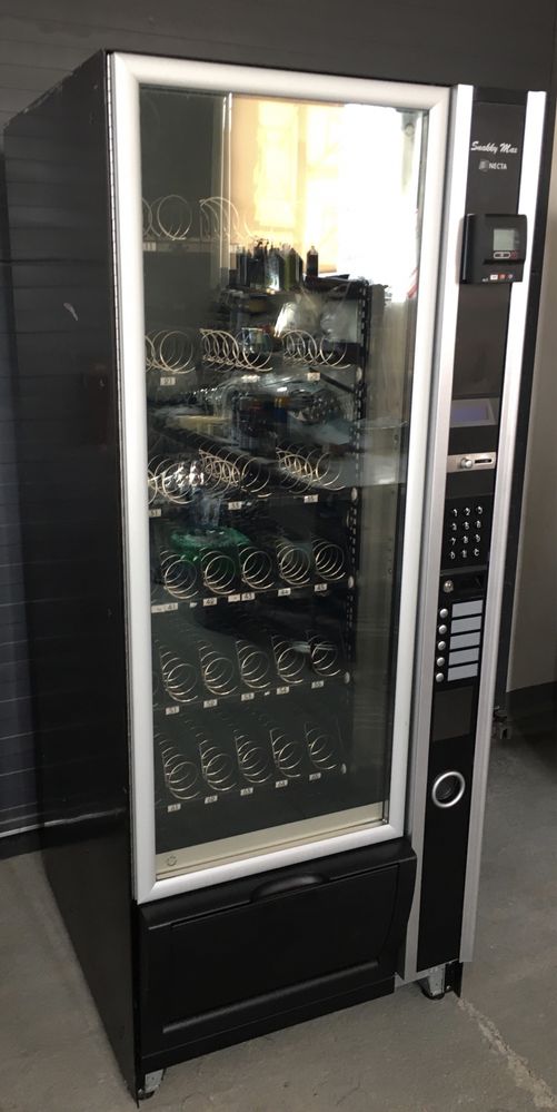 Vending Necta Snakky Max automat sprzedajacy