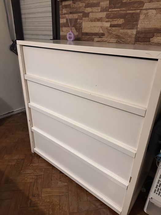 Comoda ikea com ; gavetas grandes.