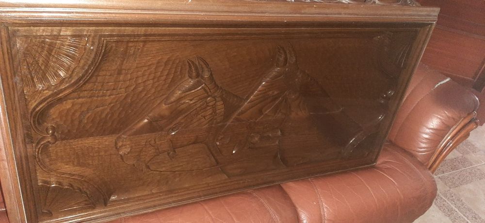 Mesa de centro com trabalhado (antigo)