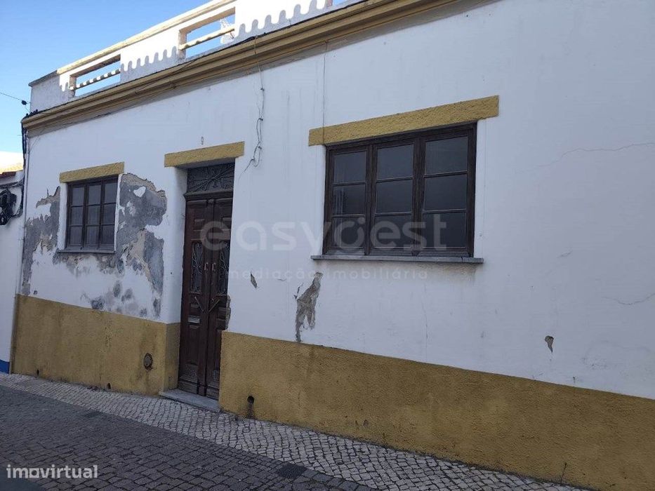 Moradia T3 para Recuperar no Centro de Aljustrel - Com Terraço e Lo...