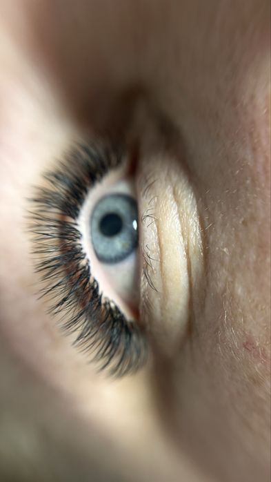 Нарощення та ламінування вій