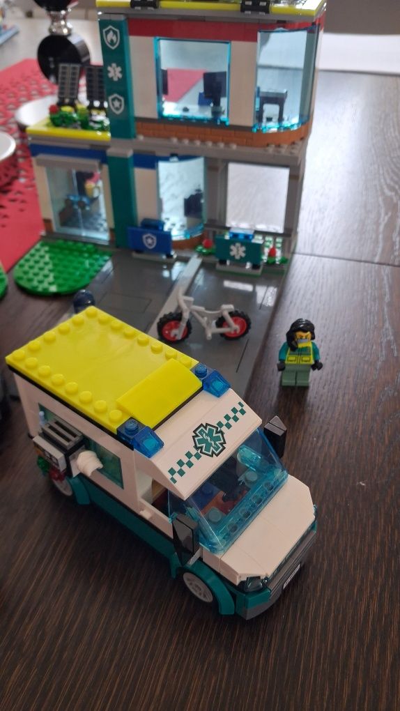 LEGO City, klocki, Parking dla pojazdów uprzywilejowanych, 60371