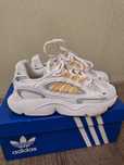 Кросівки Adidas ozmillen 37