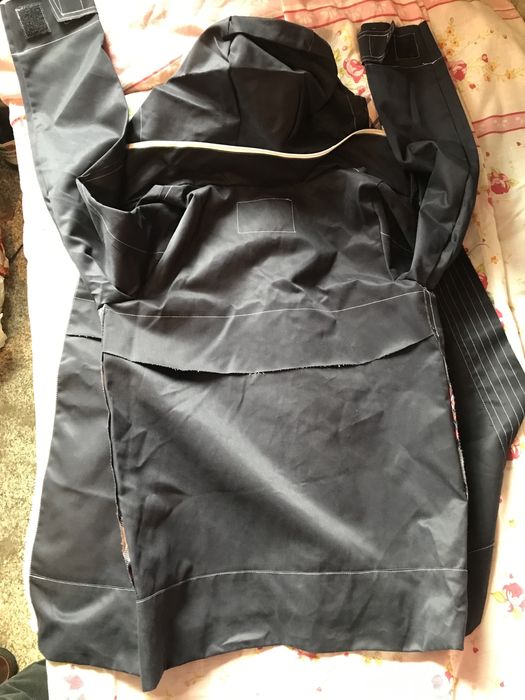 Куртка плащовка з капюшоном