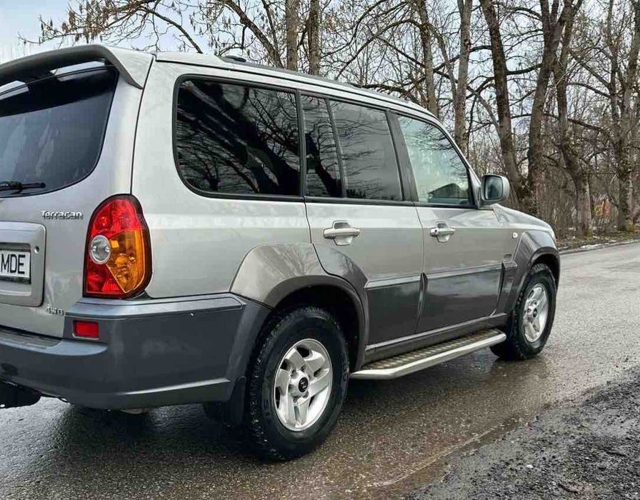 В Черкасах Hyundai Terracan Mitsubishi Pajero