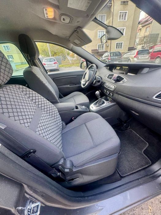 Renault grand scenic 2011