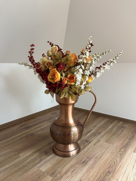 Antyczny miedziany dzban dekoracyjny – duży, ręcznie wykonany (57 cm)