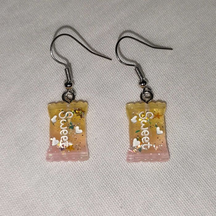 K144 Kolczyki wiszące Cukierki z napisem Sweet Handmade