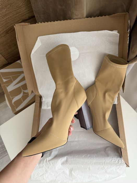 Ботінки черевики на каблуку чобітки ботильйони 37 устілка 24