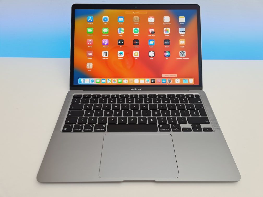 Jak NOWY MacBook Air M1 8/256, 61 cykli, Retina, GW APPLE F24