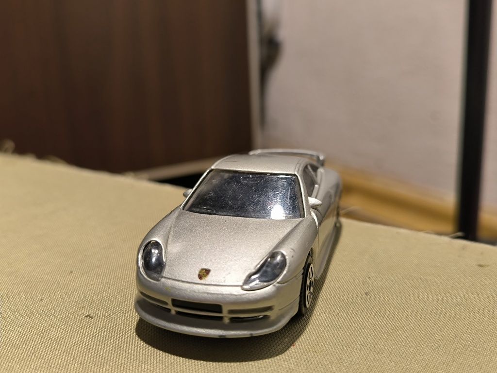 Porsche Carrera 911 - 1:43 Burago