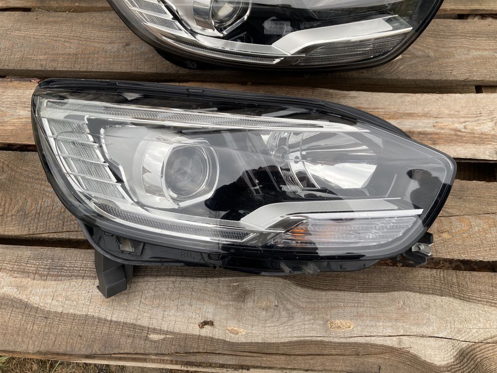 Права Фара Renault Scenic 4 IV  260101685R 260100943R