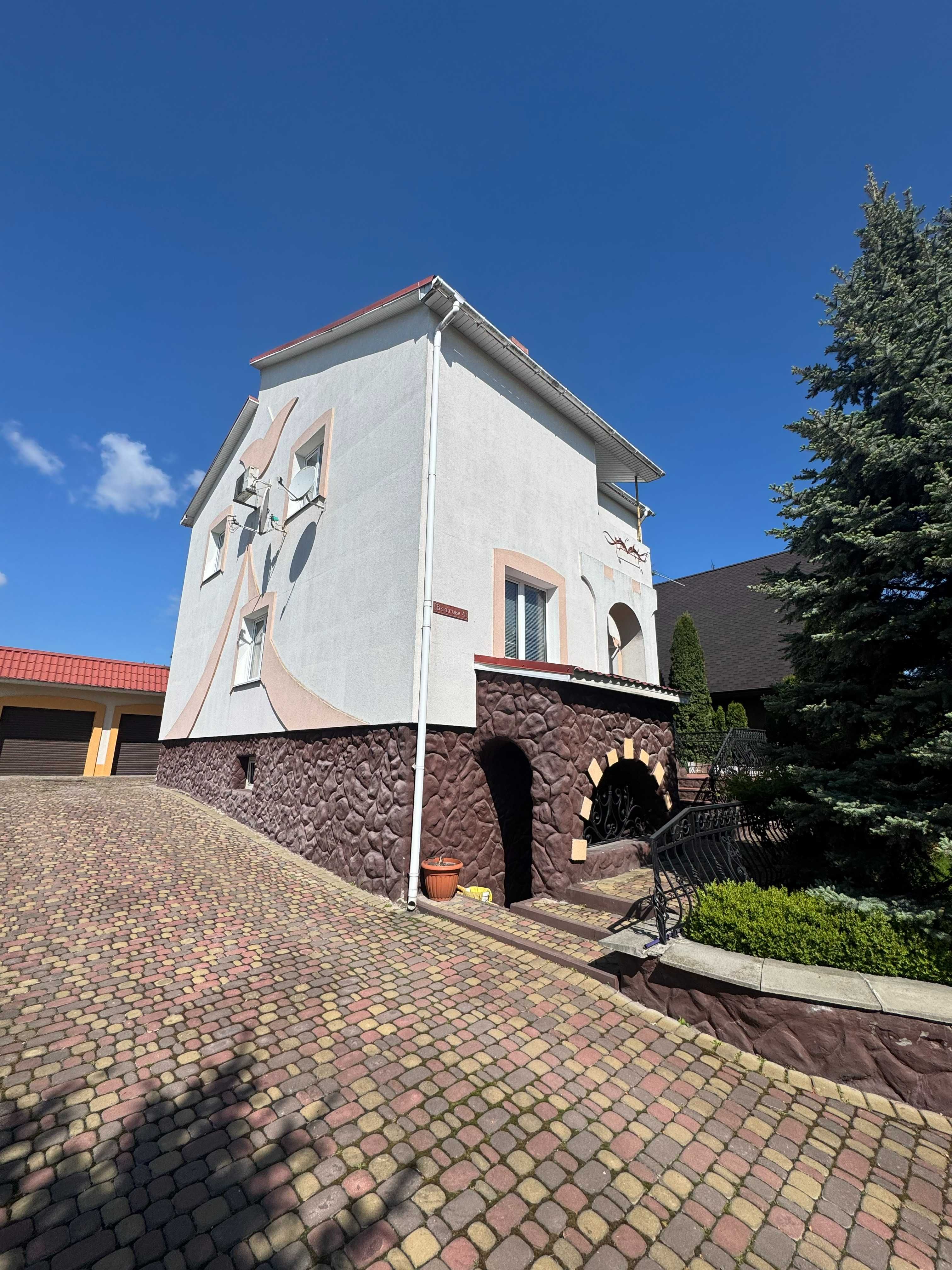Продам затишний будинку з гаражем в с. Ільпінь!
