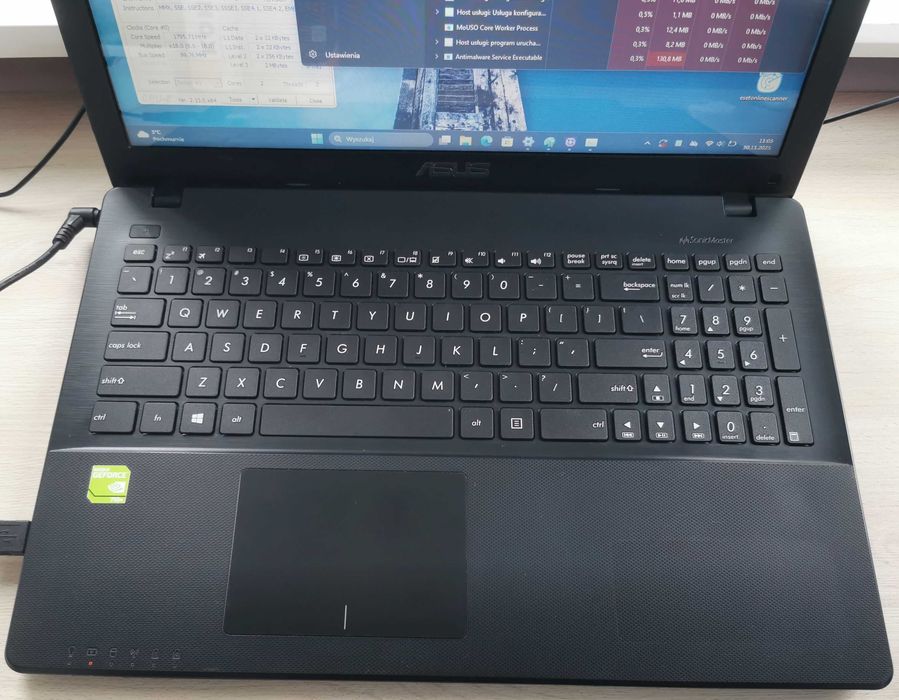 ASUS X552C- 2117U GT710M 8GB ssd128+hdd500 Win11pro HDMI gwarancja