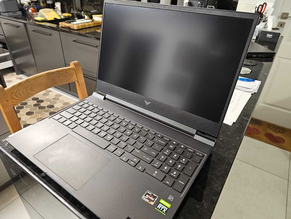 Laptop victus 16 144hz/RTX3050/16GB ram
