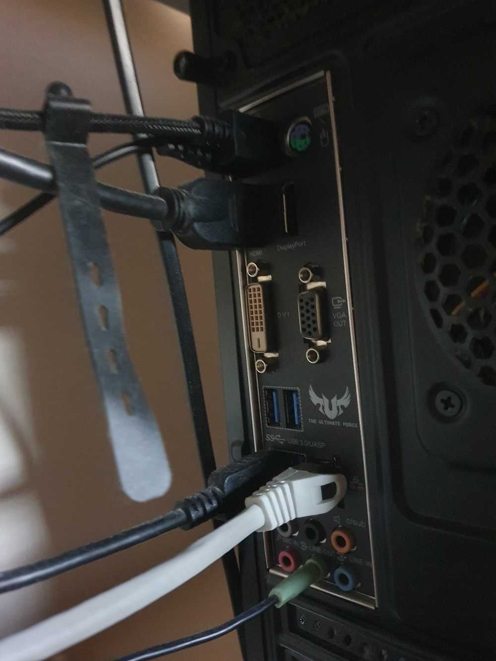 Computador I3 4130 GHz ,disco 120Gb SSD+1TB HDD 16Gb Ram Win10  prof