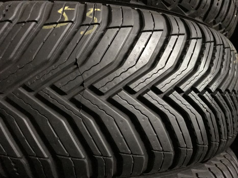Комплект шин б/у всесезонные 205/60 16 Michelin Cross climat
