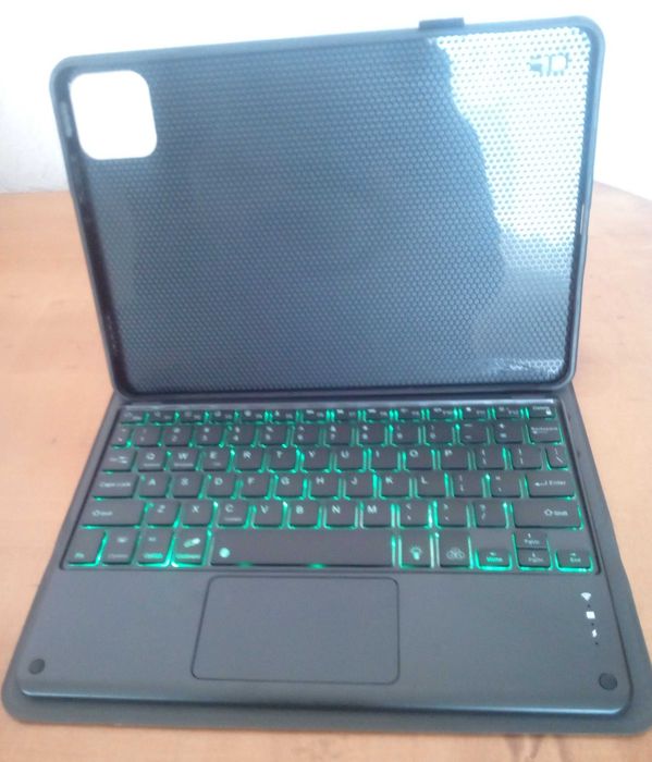 Обкладинка з бампером для 12" планшета + блютуз клавіатура
