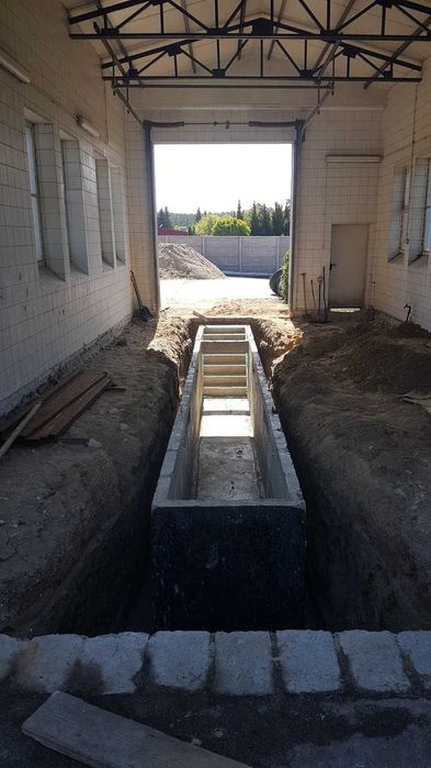 Kanał samochodowy betonowy dł. 10m ze schodami, na ciężarówki TIR