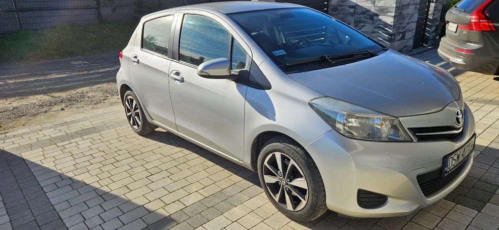 Toyota Yaris Piękna YARIS - STAN IDEALNY 2012/2013 IGŁA