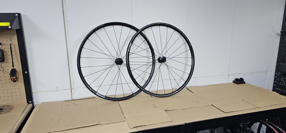 Zestaw kół 28" Forza NORTE db . Szosa, gravel.