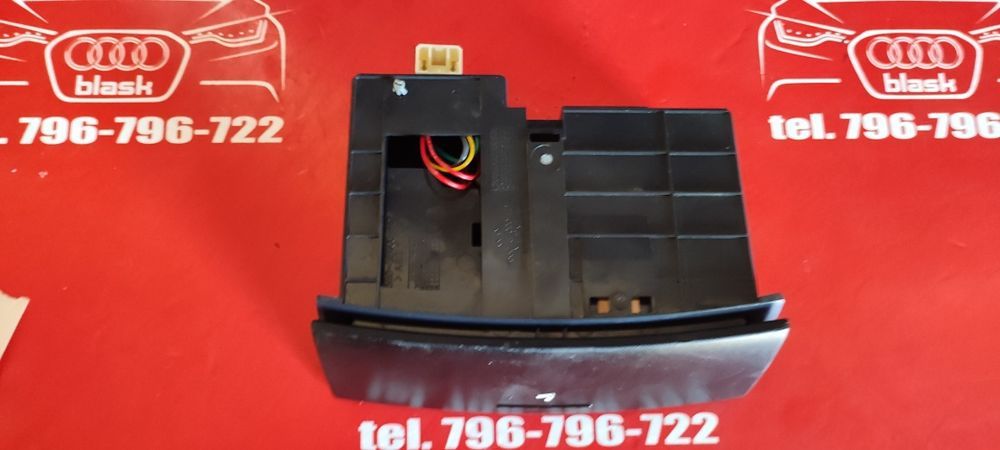 Popielniczka Deski Rozdzielczej Kokpitu Kia Sorento 2.5 2004r