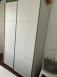 Roupeiro de portas de correr branco