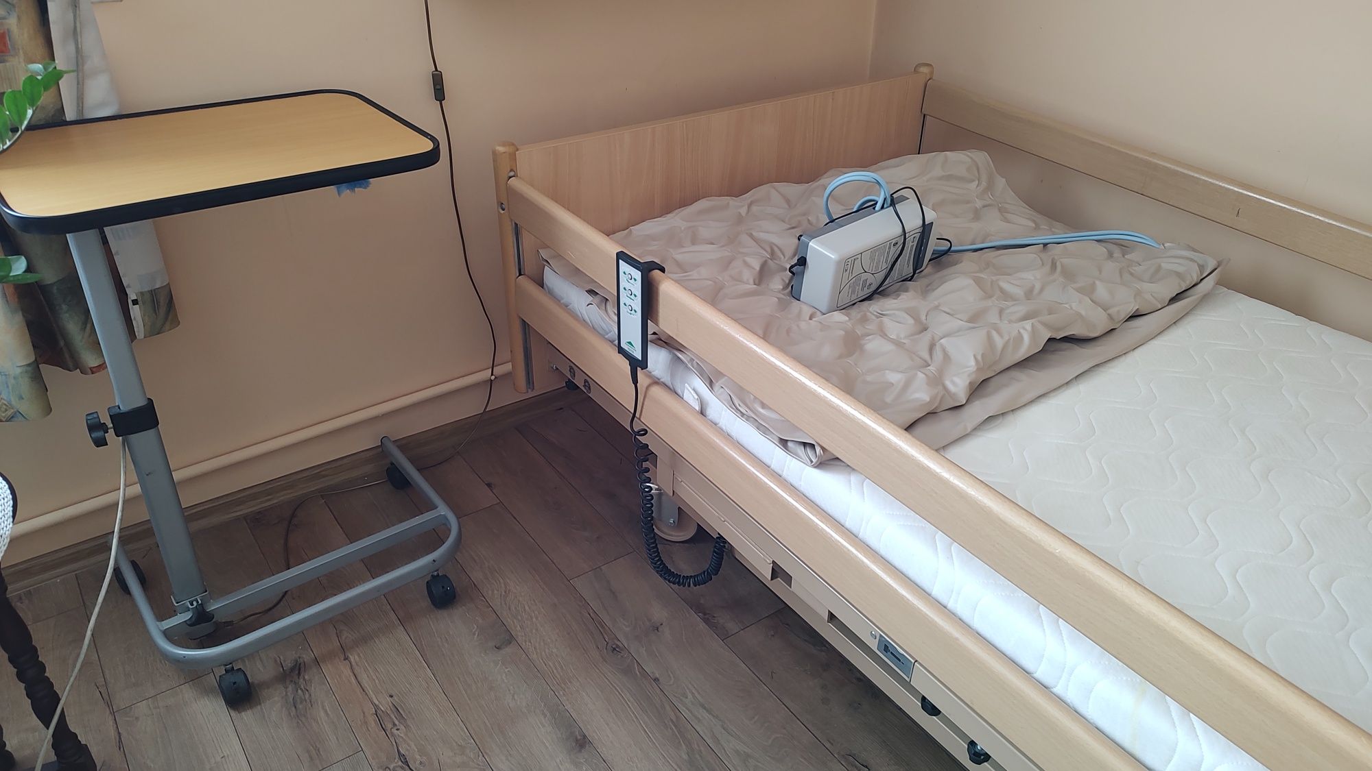Łóżko rehabilitacyjne solidne elektryczne z regulacja