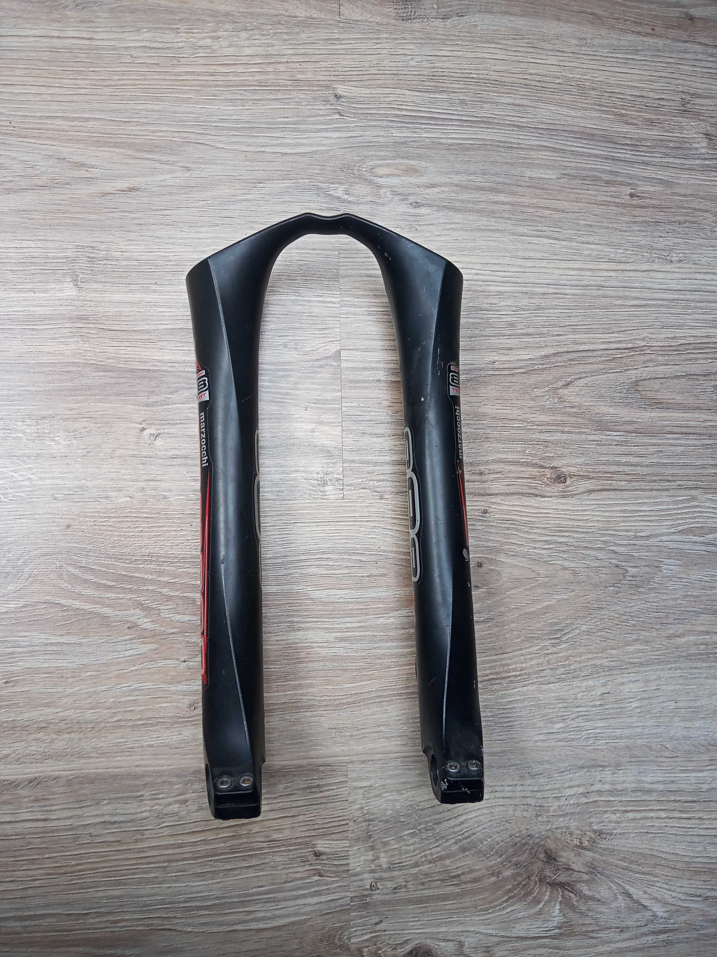 Dolne golenie marzocchi 888r 2004-5r uszkodzone