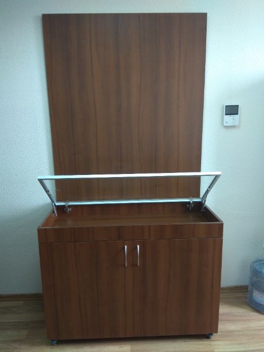 Витрины торговые из ДСП со стеклянной крышкой на газлифте (3шт)
