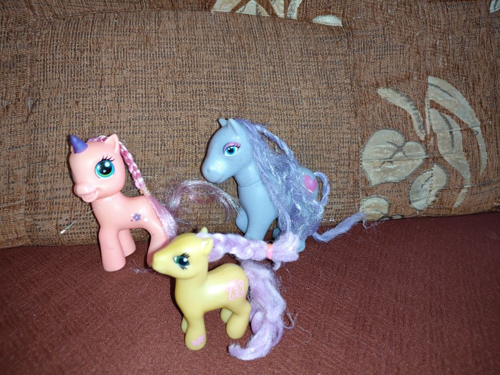 Koniki Pony do zabawy dla dziewczynki.