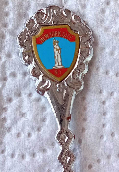 Colheres de coleção em Alpaca, cidades do Mundo