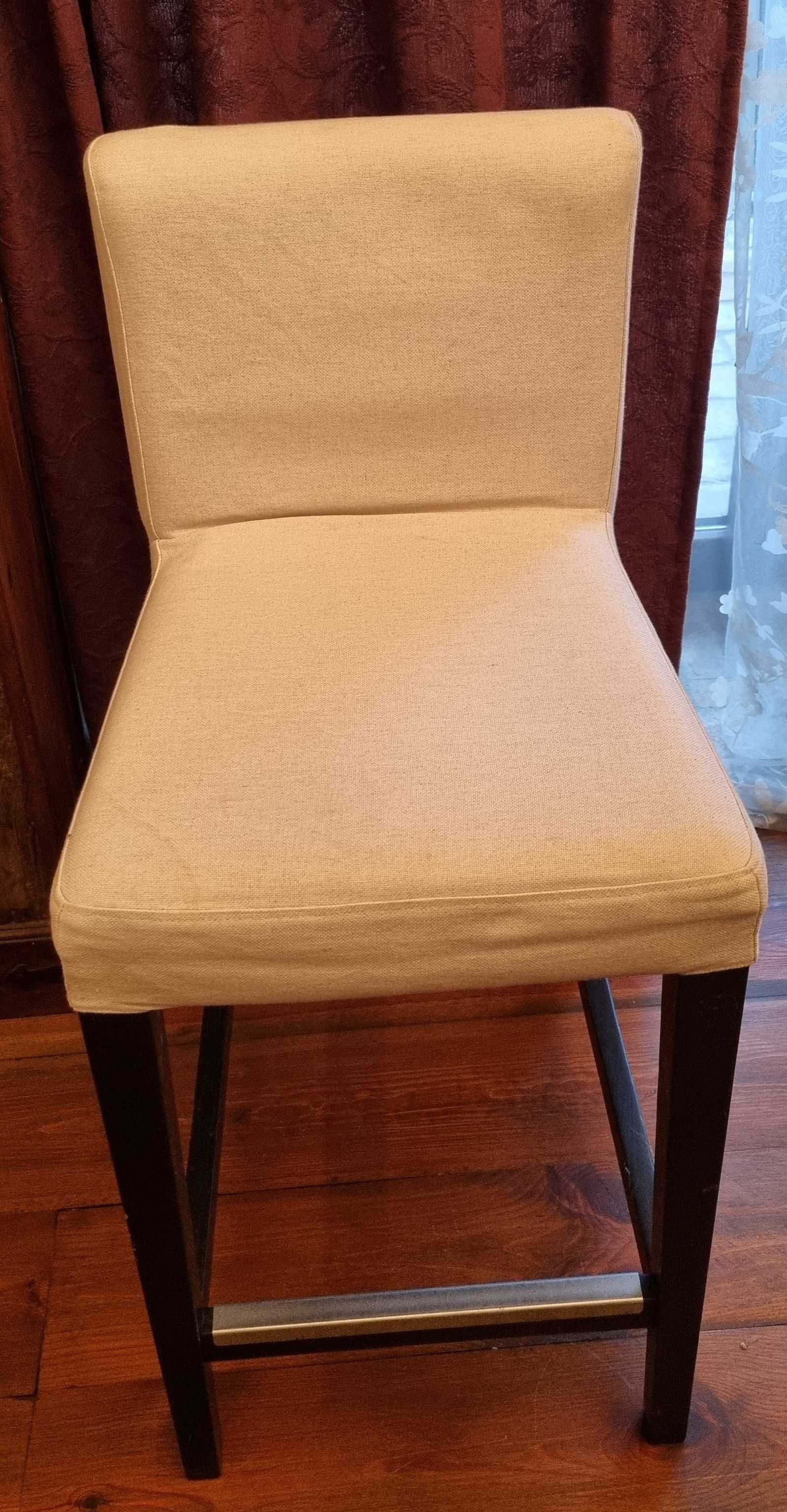 Hoker barowy IKEA typu Bergmund