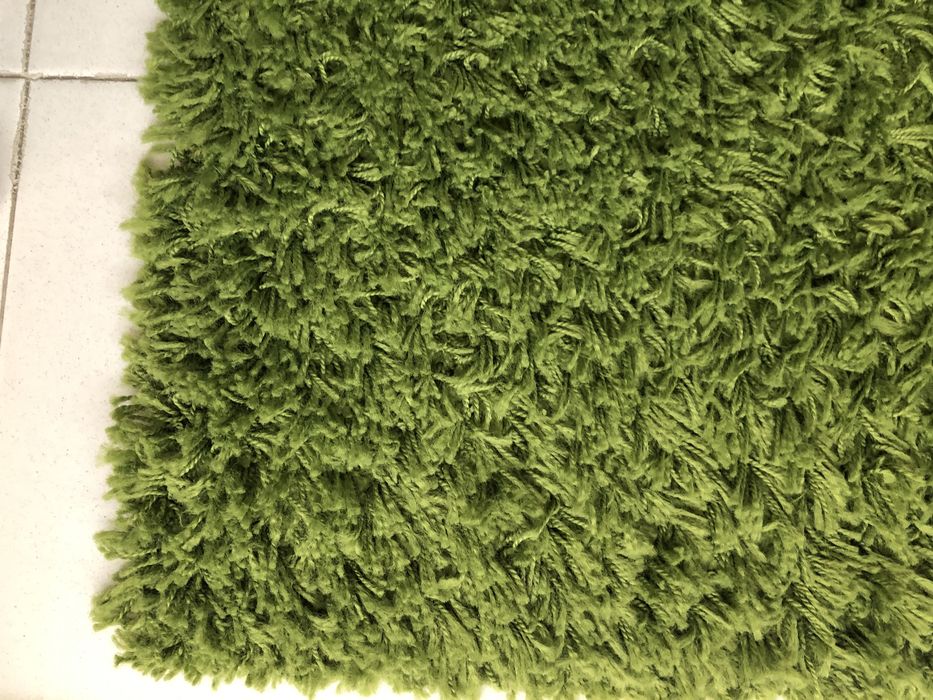 Tapete limpo cor verde relva-pelo médio curto
