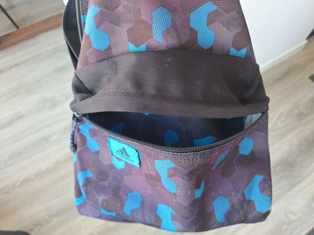 Mochila Adidas, tamanho médio
