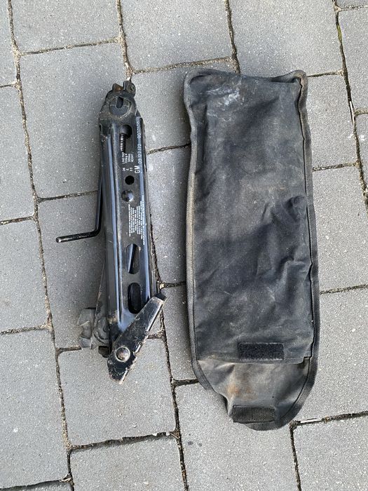 Podnośnik lewarek do samochodu