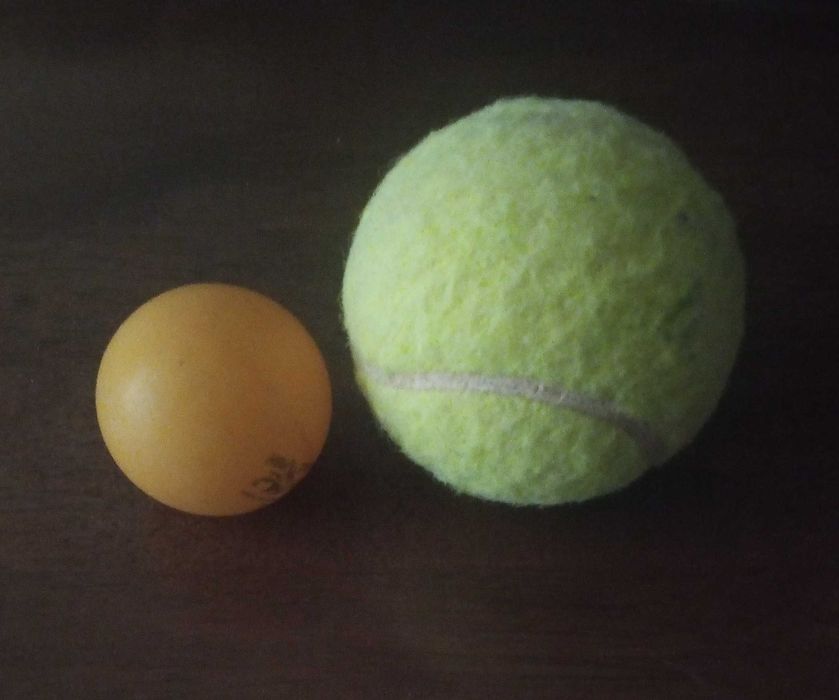 Теннисный мячик и теннисный шарик для настольного тенниса