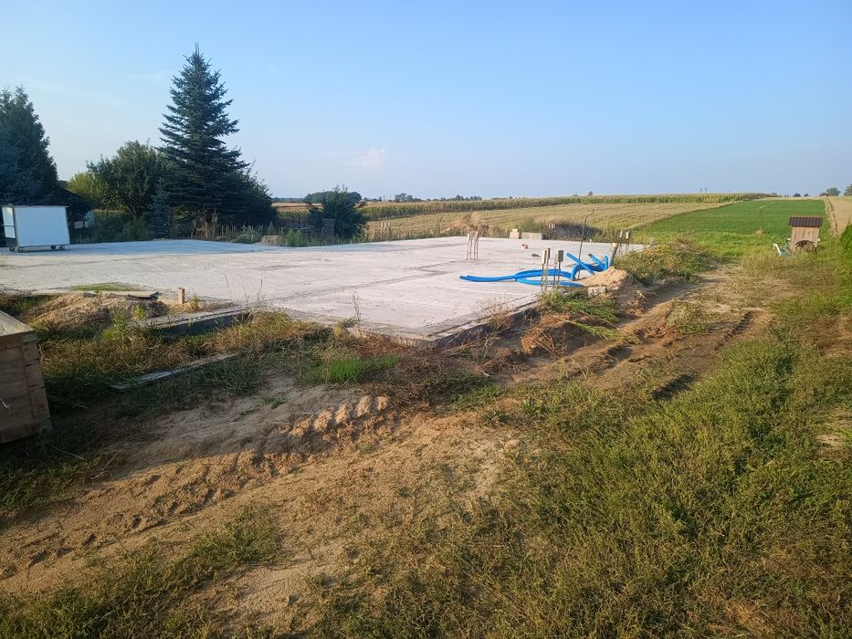 Działka budowlana z rozpoczętą budową